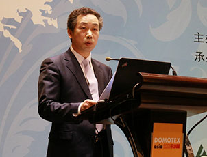 中國林產工業協會地板專業委員會副秘書長祝遠虹