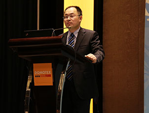 中國林產工業協會地板專業委員會副秘書長唐召群