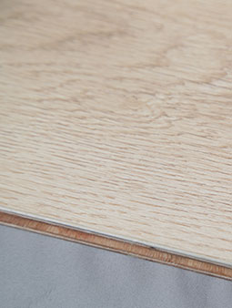 出現(xiàn)輕微刮痕，并未明顯印記